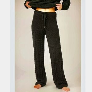 New. Black sweater pants  small.